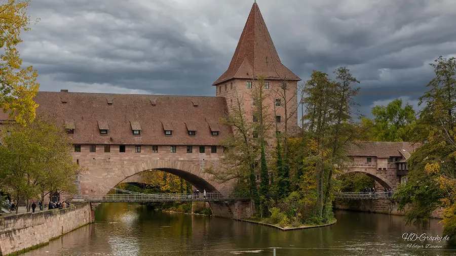 blick-auf-den-kettensteg-vor-dem-hallertor-pegnitz-nuernberg
